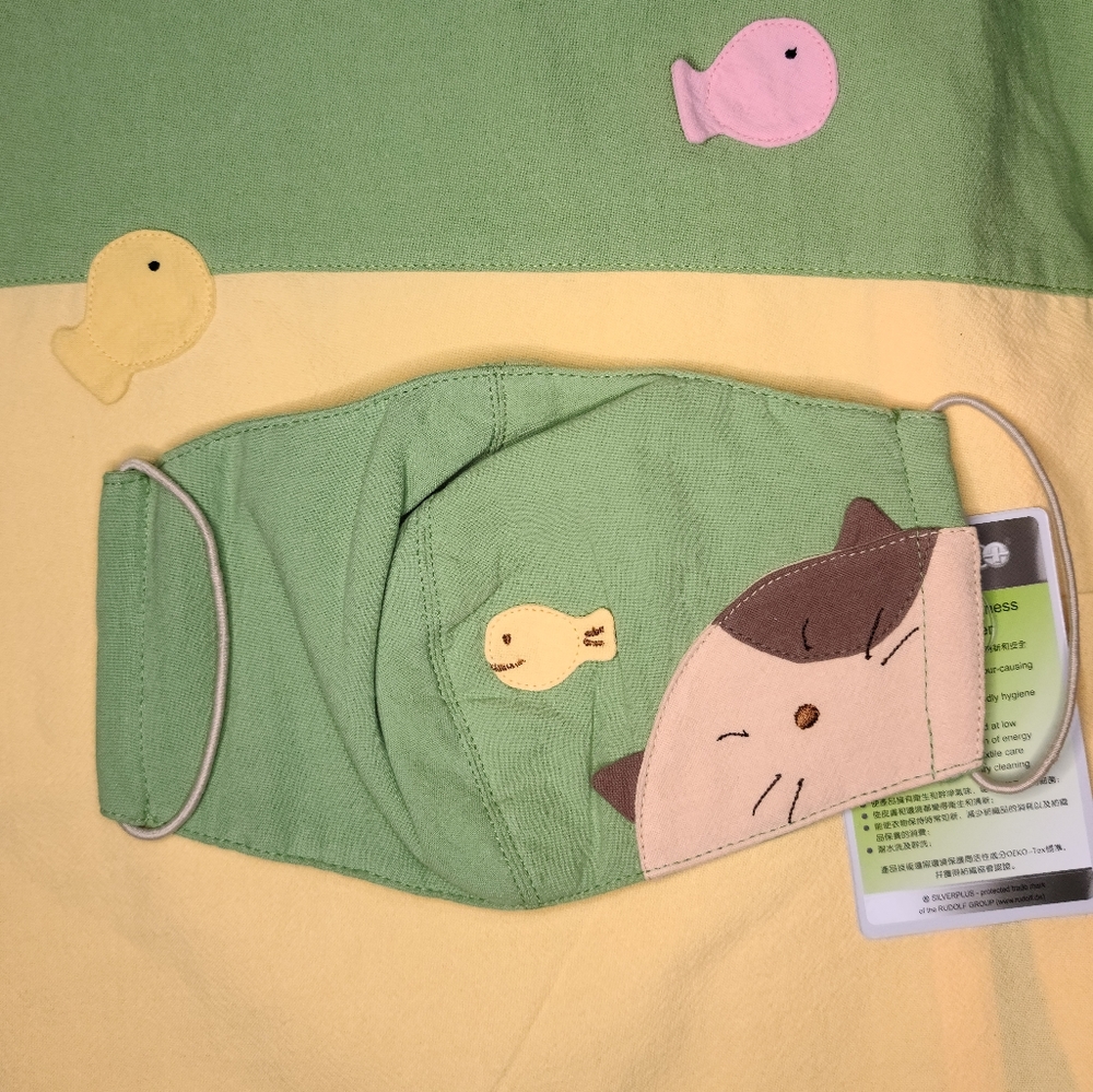 1 Green Cat Embroidered HikosenCara Mask